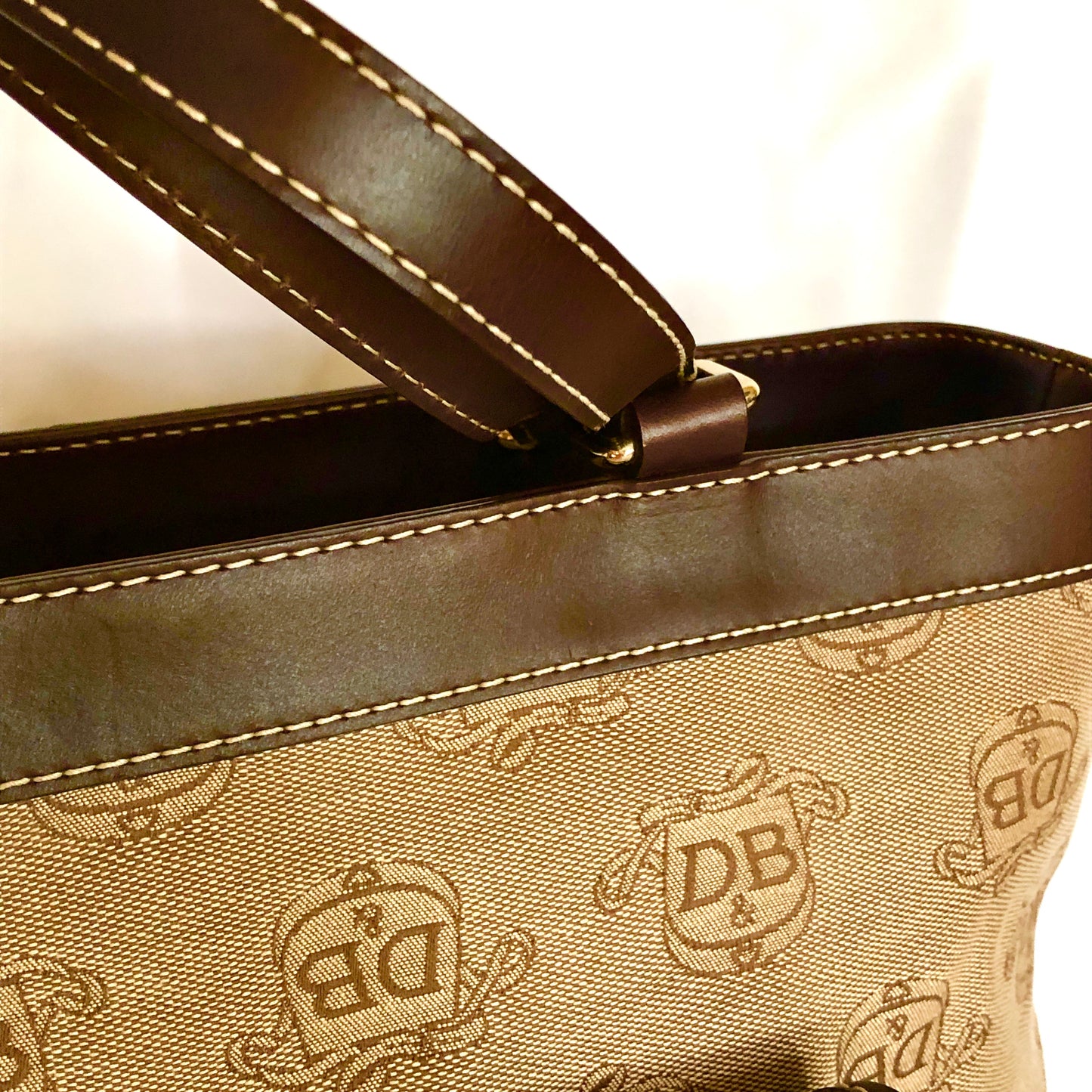 Shoulder bag - Womens Authentic Dooney & Bourke Donegal Collection Leather Signature Purse / Shoulder Bag