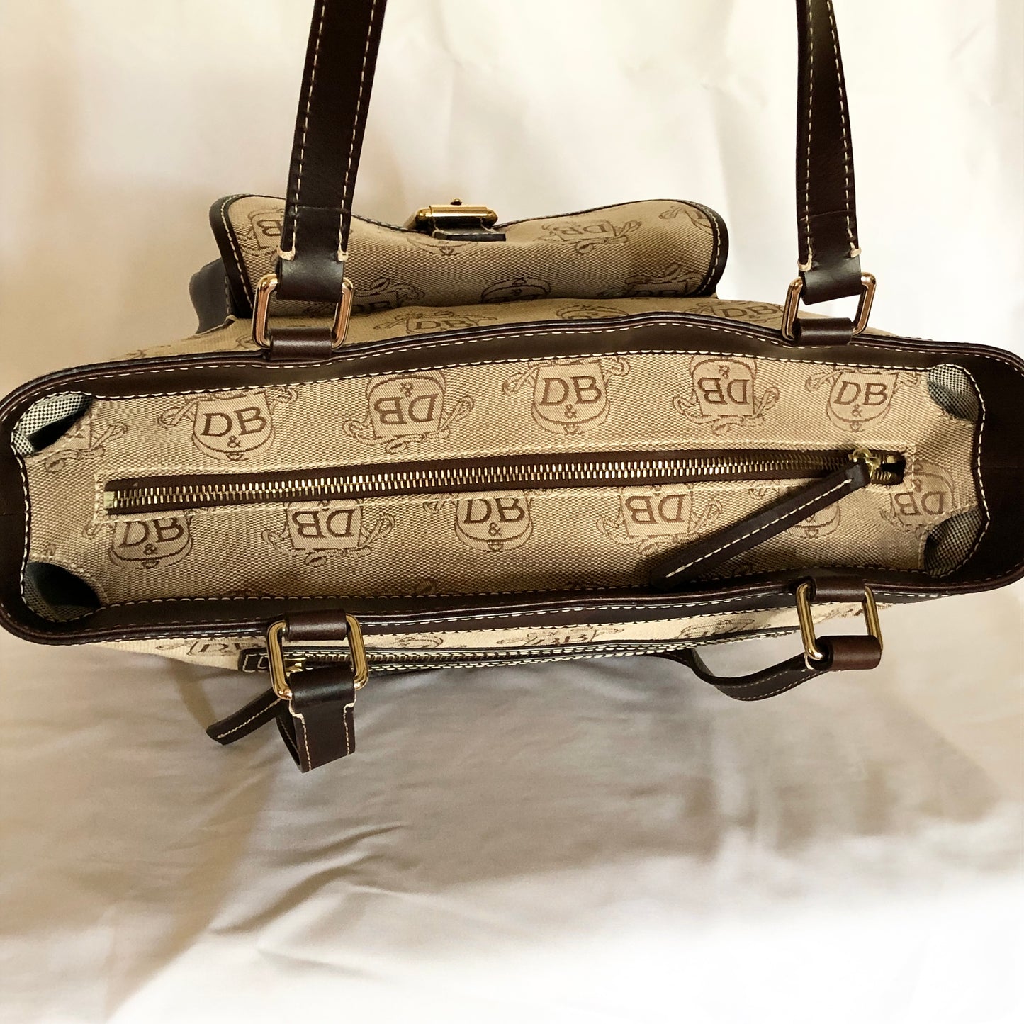 Shoulder bag - Womens Authentic Dooney & Bourke Donegal Collection Leather Signature Purse / Shoulder Bag