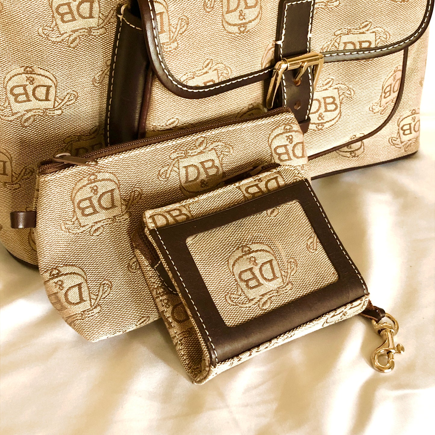 Shoulder bag - Womens Authentic Dooney & Bourke Donegal Collection Leather Signature Purse / Shoulder Bag