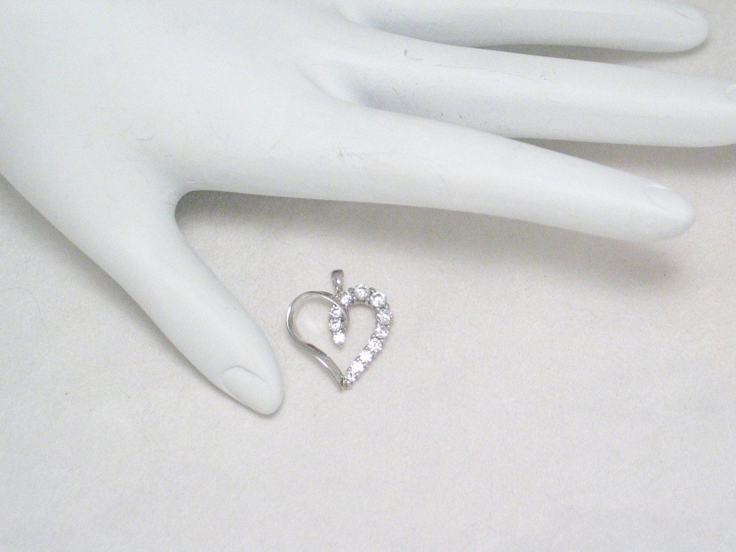 Heart Pendant 10k White Gold Open Heart Design Cubic Zirconia Stone Pendant