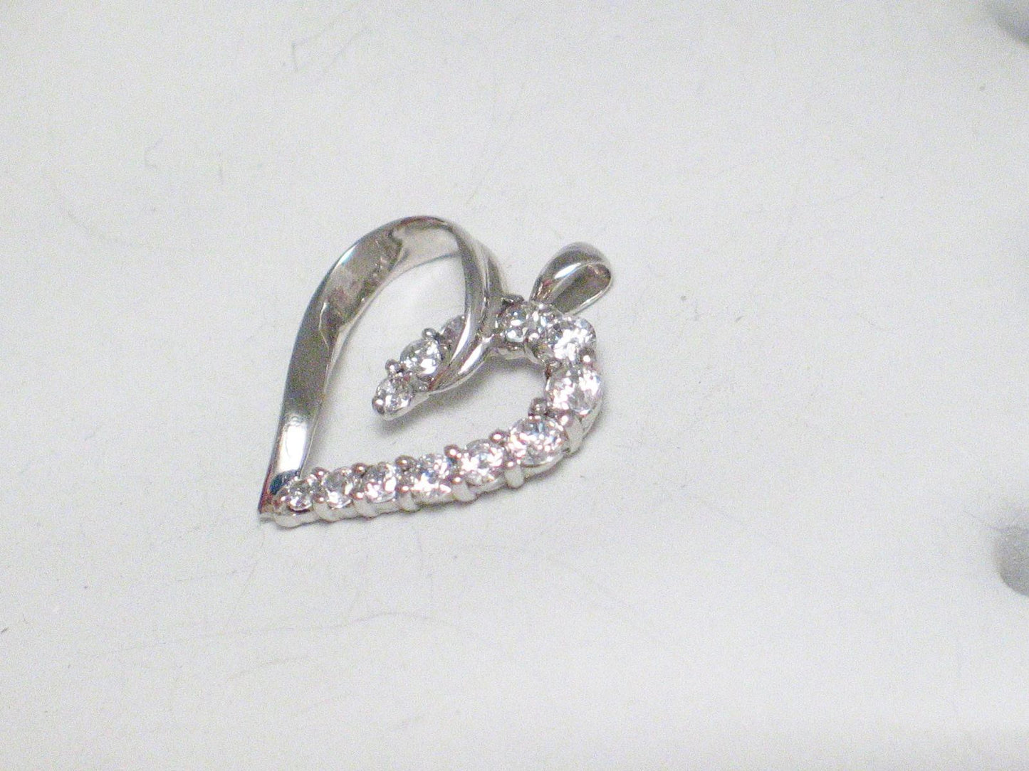 10k White Gold Open Heart Design Cubic Zirconia Stone Pendant