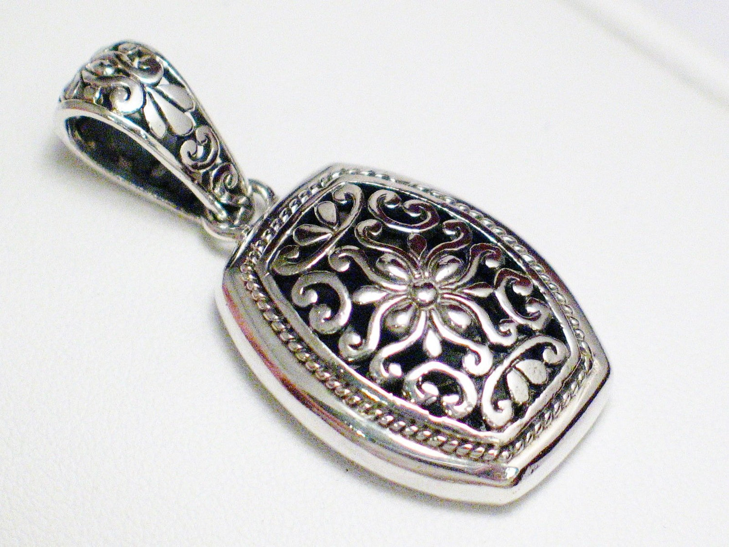 Necklace Pendants in Sterling Silver or Gold - Pendants for Women & Pendants for Men - Shop Discount Estate Jewelry Online