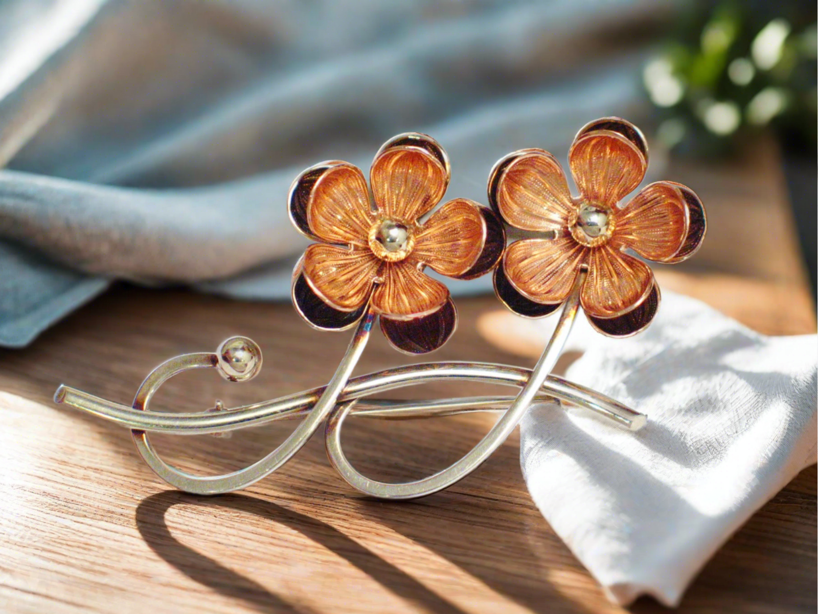 Vintage 10k Rose & White Gold Flower Brooch Lapel Pin