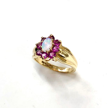 Beautiful 10k Gold Opal Gemstone Ring!