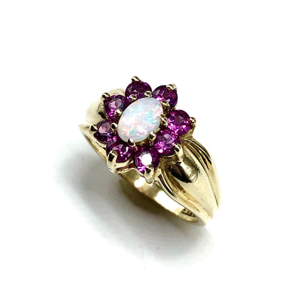 Beautiful 10k Gold Opal Gemstone Ring!