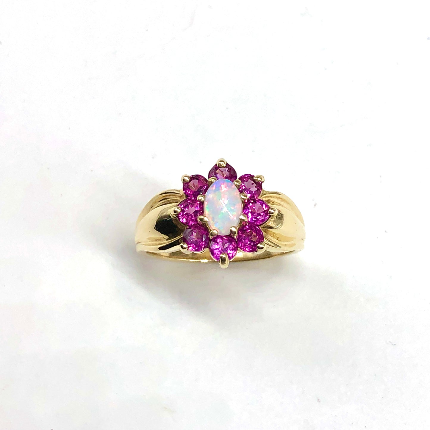 Beautiful 10k Gold Opal Gemstone Ring!