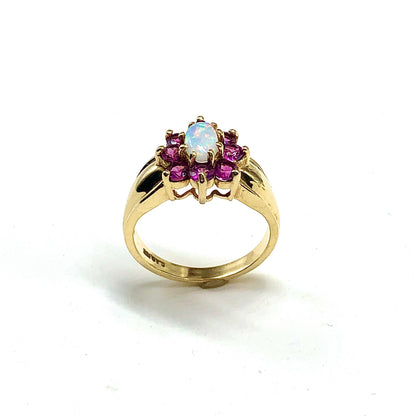Beautiful 10k Gold Opal Gemstone Ring!