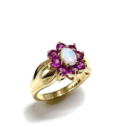 Beautiful 10k Gold Opal Gemstone Ring!