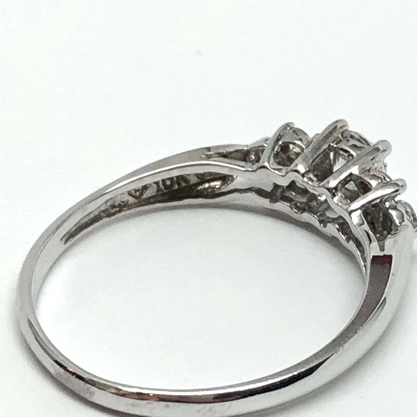 10k White Gold Diamond Alternative Bowtie Style Ring sz7