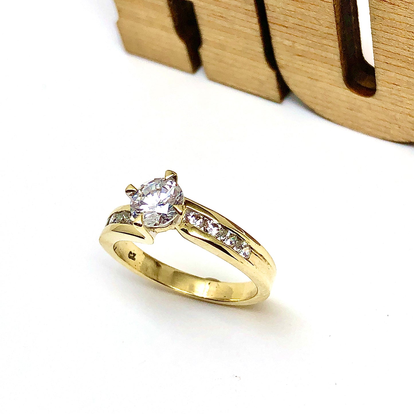 European 9k Gold Beautiful Cubic Zirconia Engagement Ring sz5.75