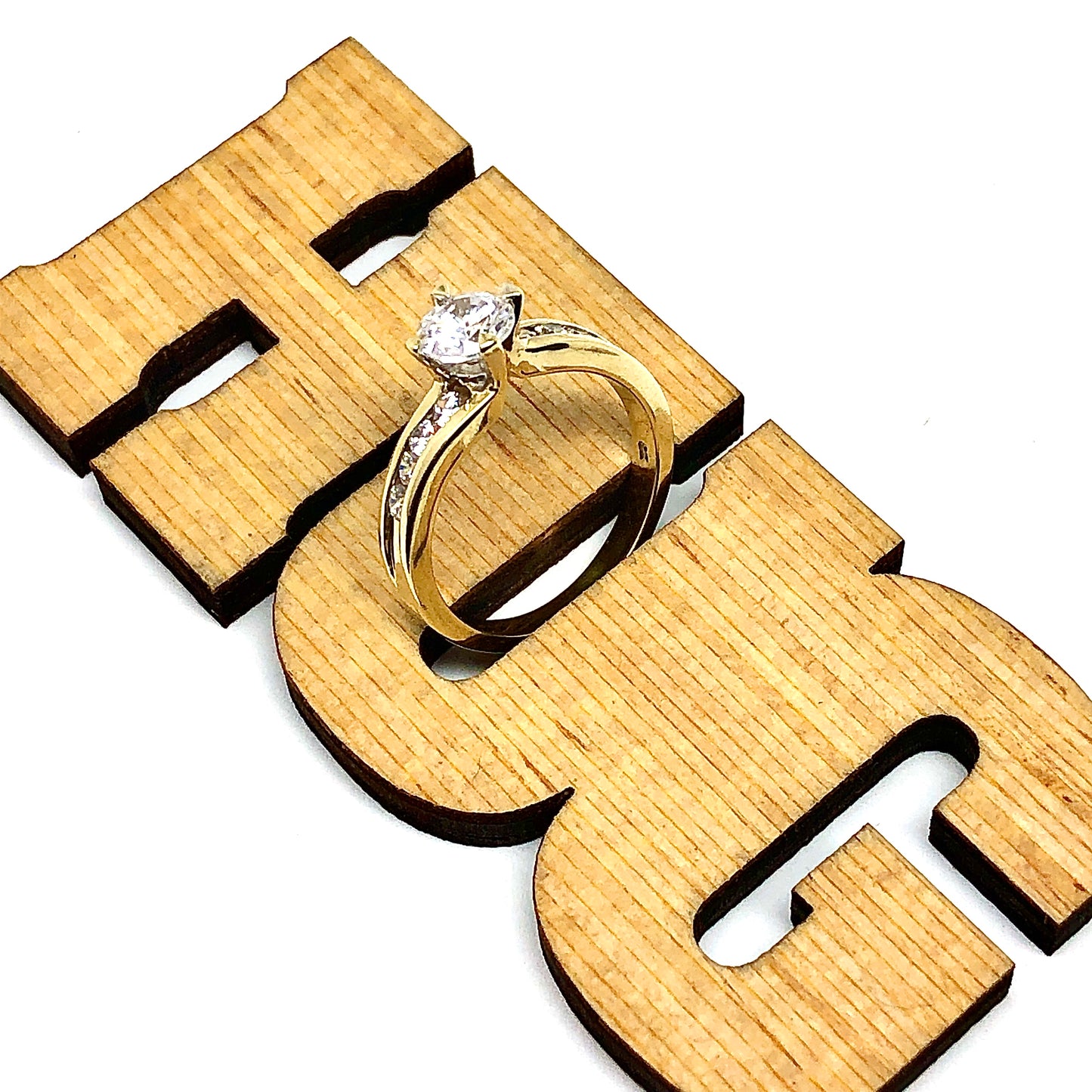 European 9k Gold Beautiful Cubic Zirconia Engagement Ring sz5.75