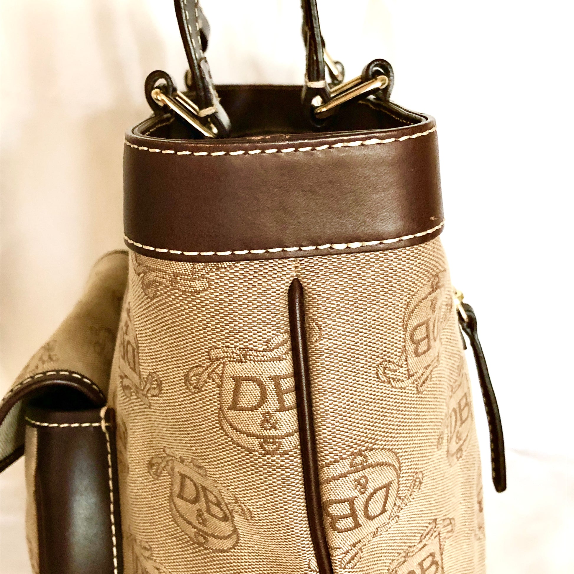 Shoulder bag - Womens Authentic Dooney & Bourke Donegal Collection Leather Signature Purse / Shoulder Bag