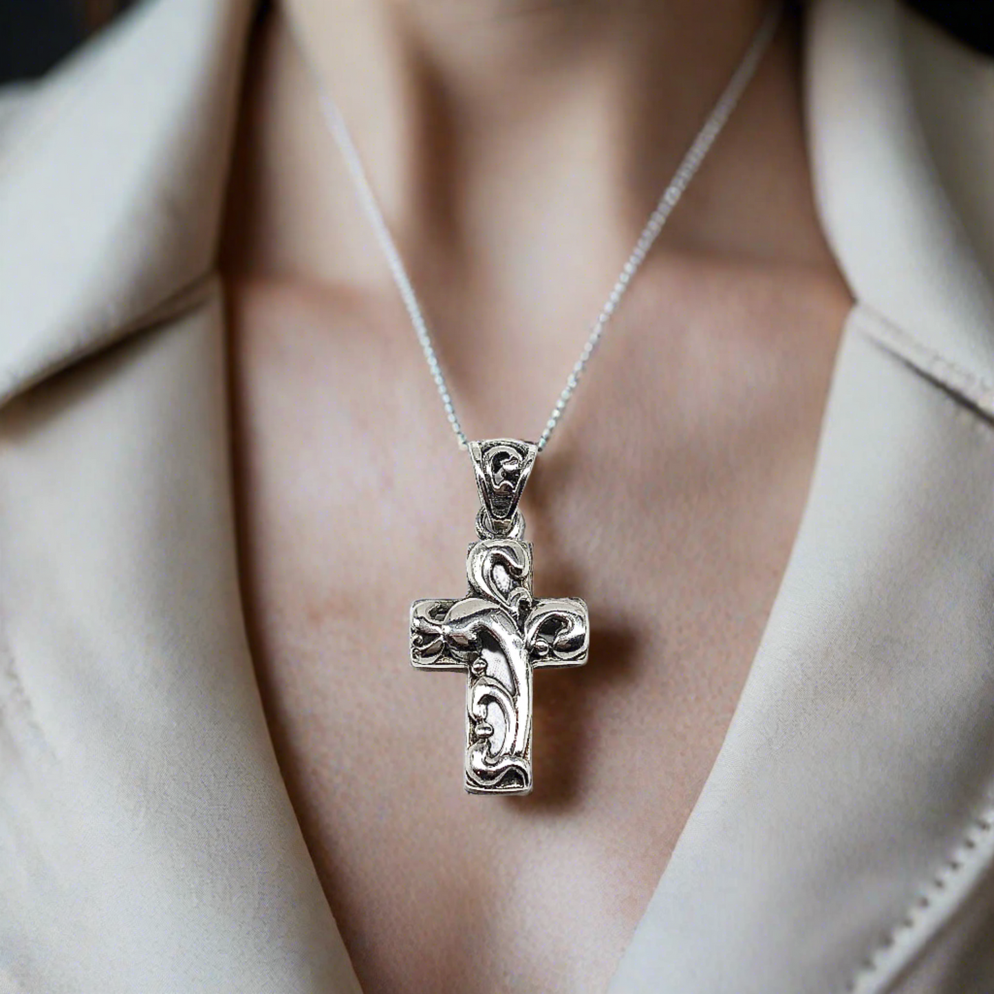 Jewelry Pre-owned, Men's Women's Scrolling Style Sterling Silver Cross Pendant