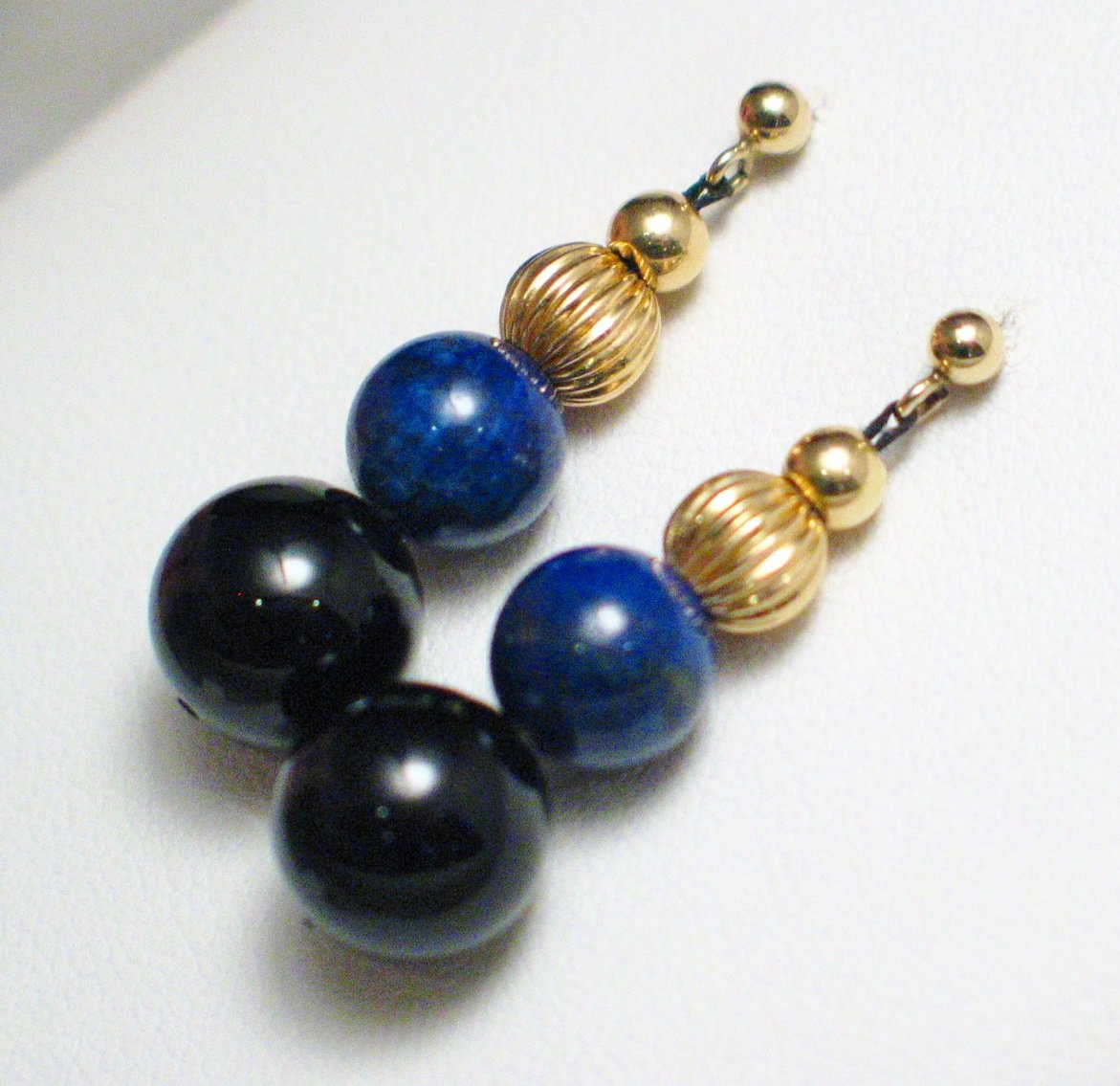 Secondhand Fine Jewelry | Vintage 14k Gold Blue Lapis Onyx Stone Bead Dangle Earrings