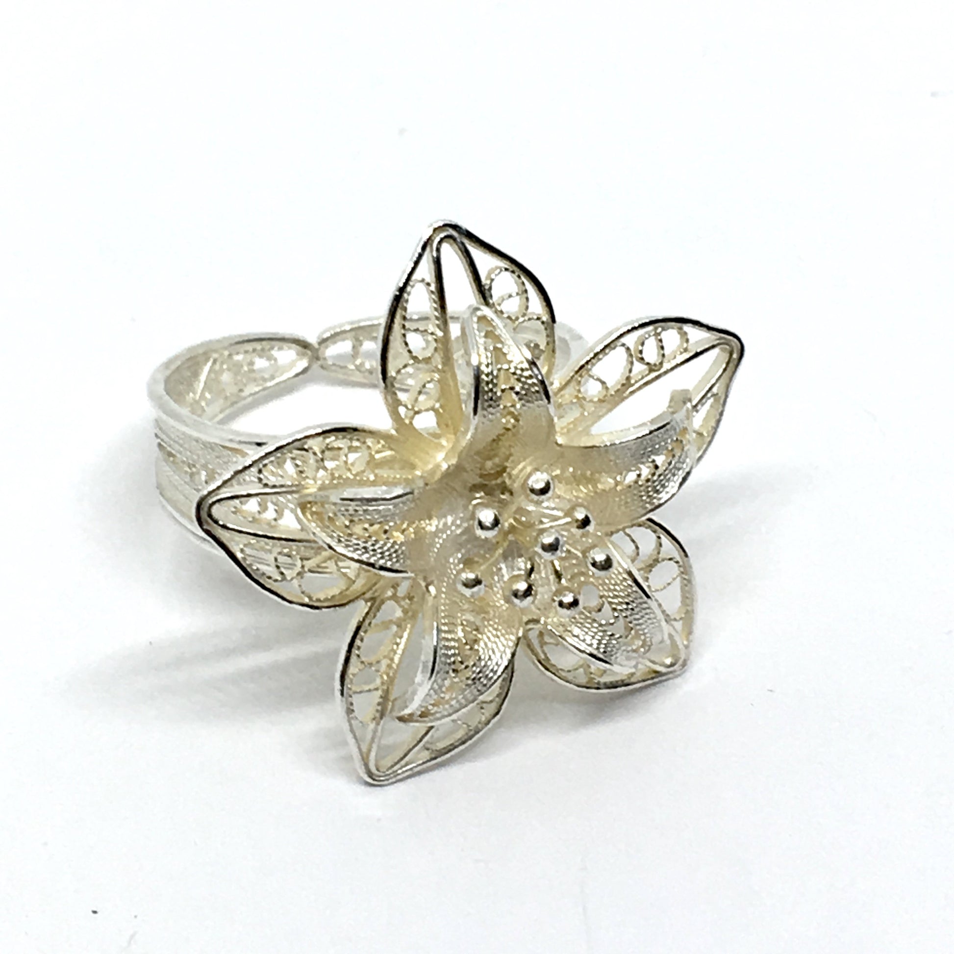 Jewelry > Ring - Vintage Floriculture Flair - Sterling Silver Ornate Filigree 3D Flower Design Ring 7.25