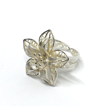 Jewelry > Ring - Vintage Floriculture Flair - Sterling Silver Ornate Filigree 3D Flower Design Ring 7.25