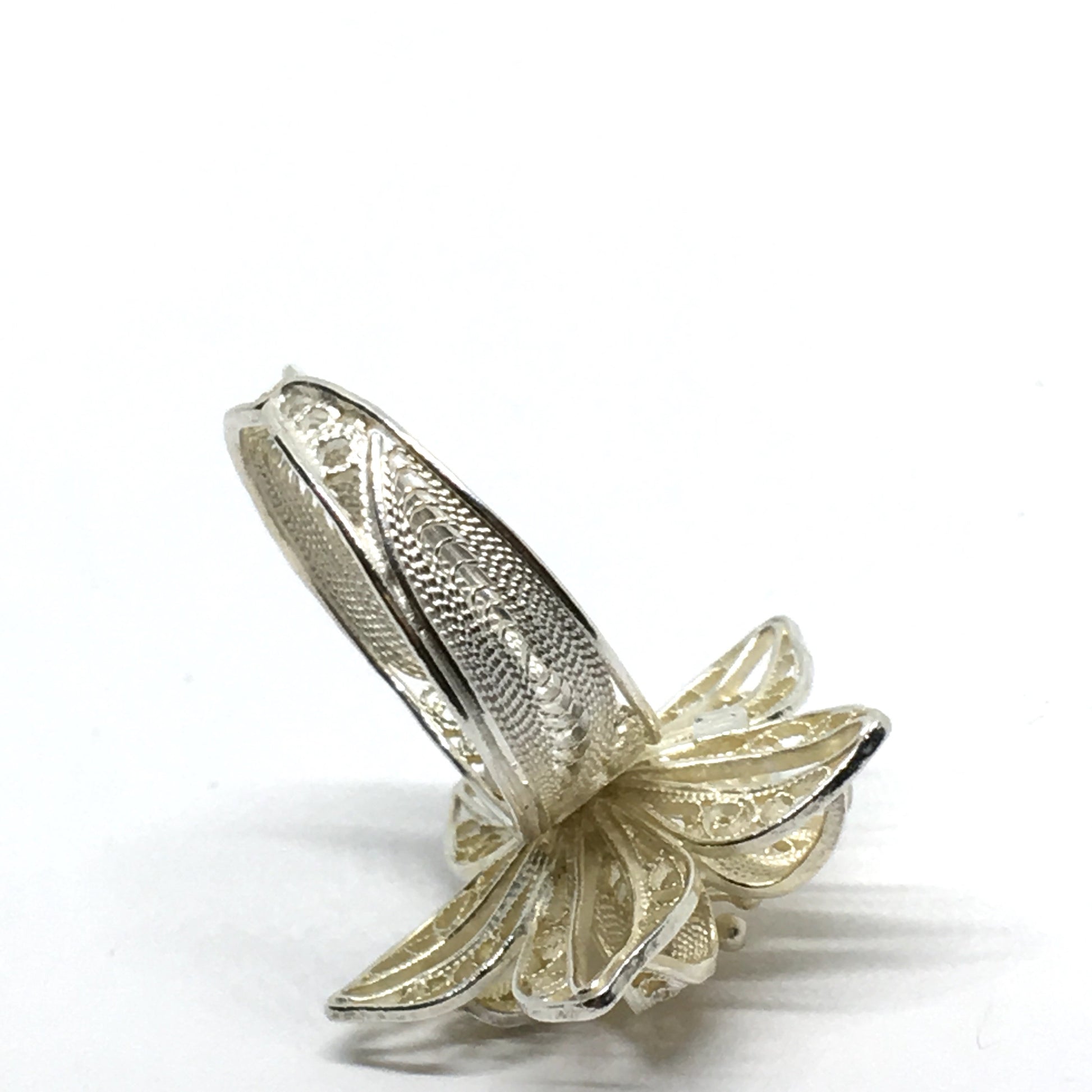 Jewelry > Ring - Vintage Floriculture Flair - Sterling Silver Ornate Filigree 3D Flower Design Ring 7.25