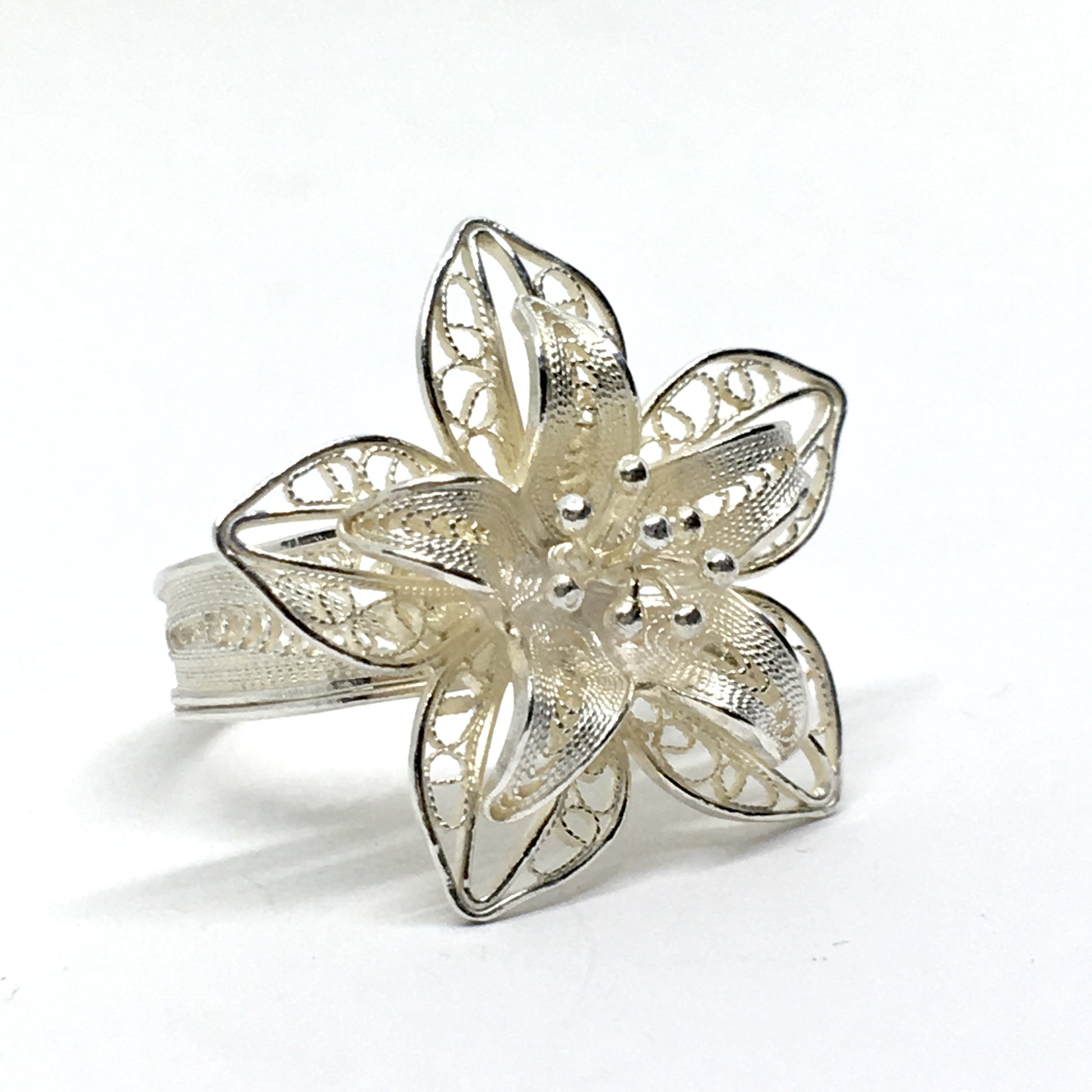 Jewelry > Ring - Vintage Floriculture Flair - Sterling Silver Ornate Filigree 3D Flower Design Ring 7.25