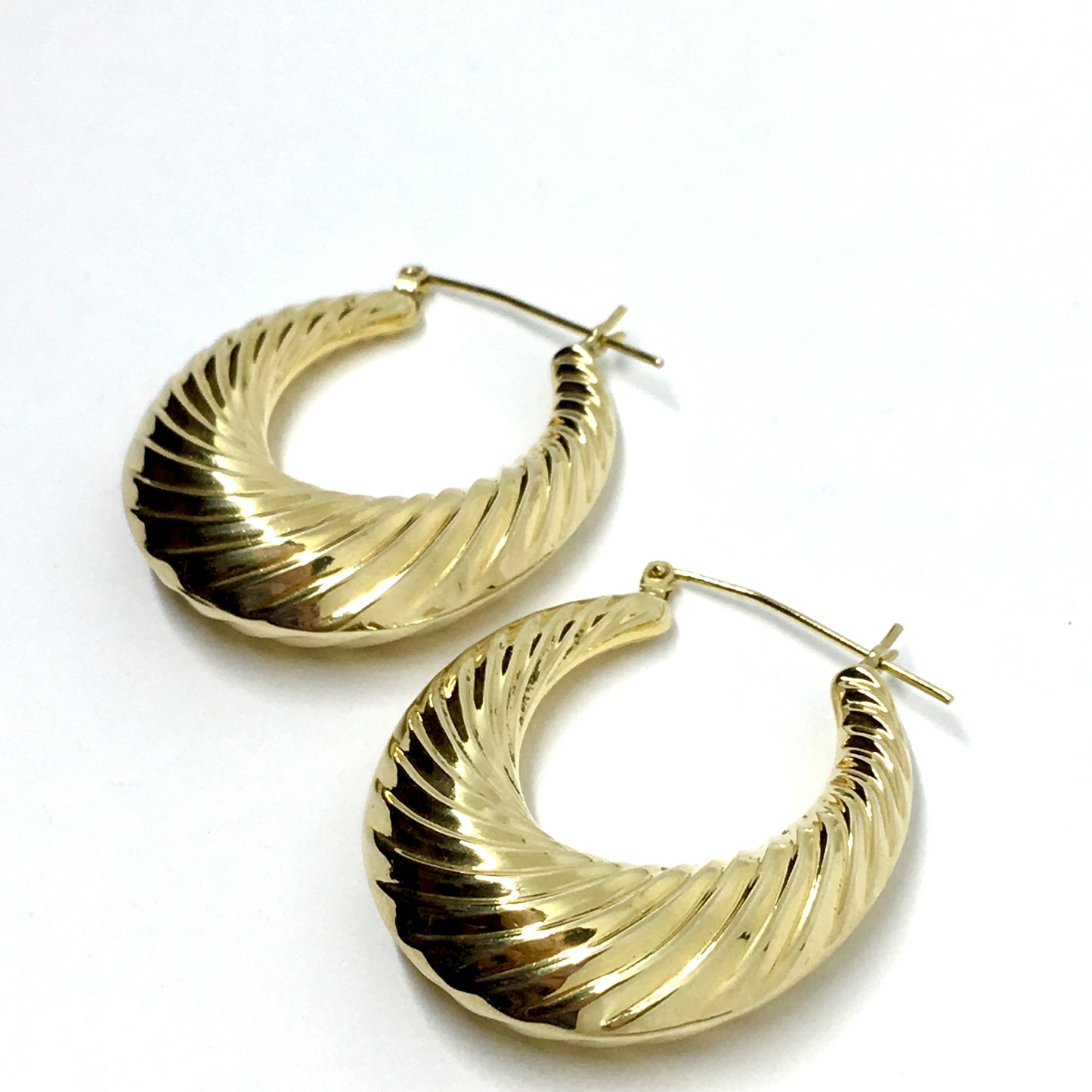 Used Jewelry - Fancy 14k Gold 37 mm Ribbed Horseshoe Style Hoop Earrings