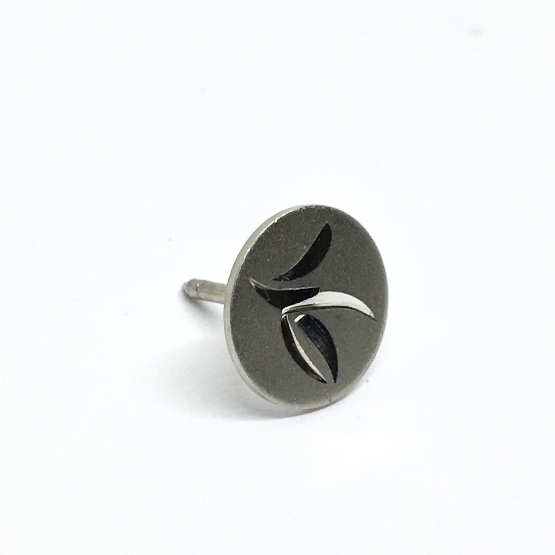 Tie-Tack | Mens used Sterling Silver Diamond Cut Leaf Design Round Tie-Bar
