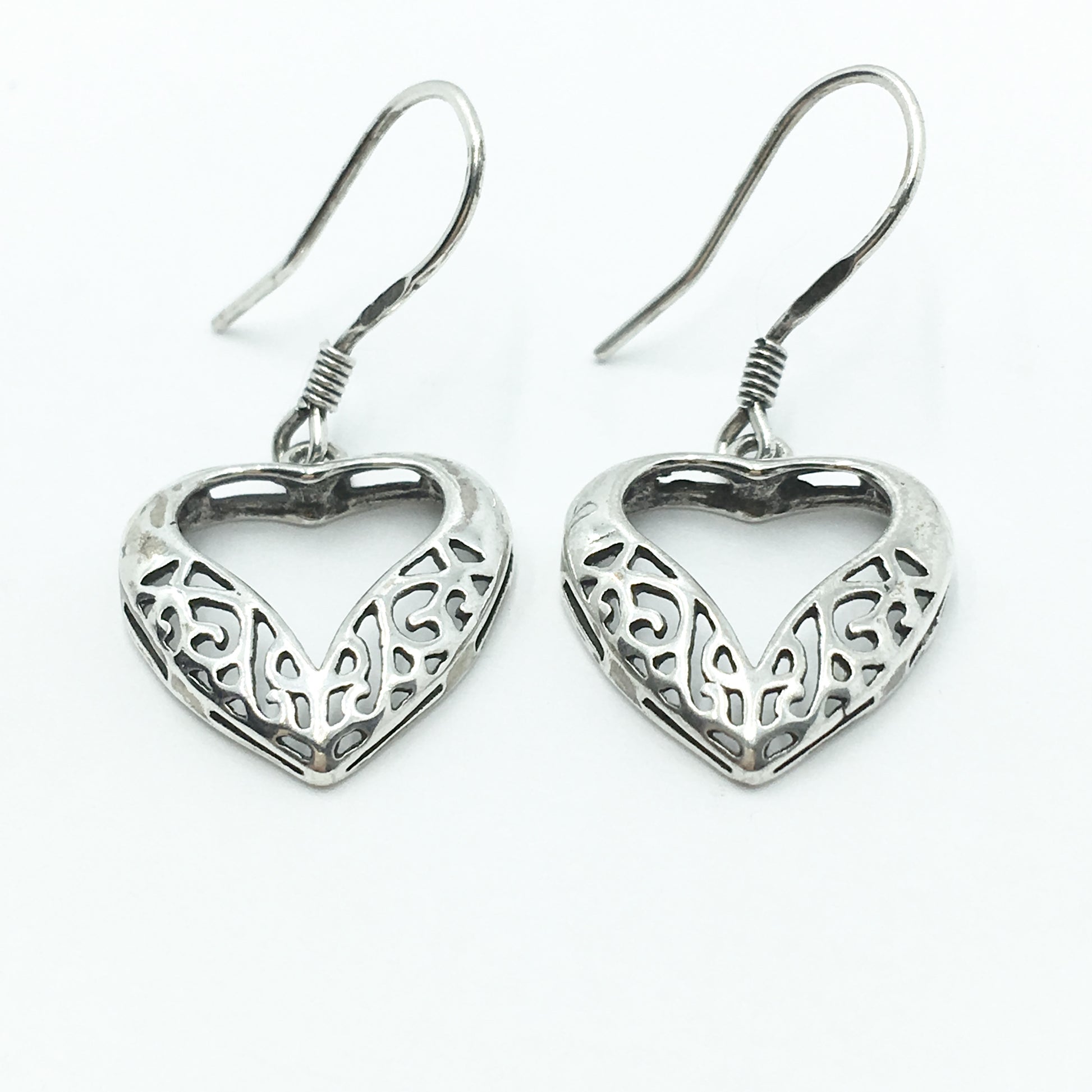 Estate Jewelry | Sterling Silver Filigree Cut-out Design Heart Dangle Earrings