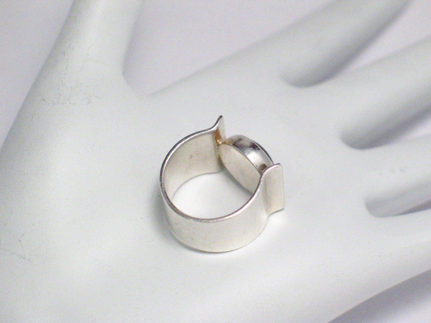 Womenswear Ring | Sterling Silver Floating Jet Black Onyx Stone Ring | Estate Jewelry online