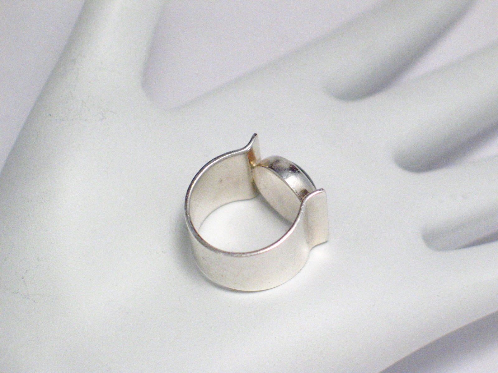 Womenswear Ring | Sterling Silver Floating Jet Black Onyx Stone Ring | Estate Jewelry online