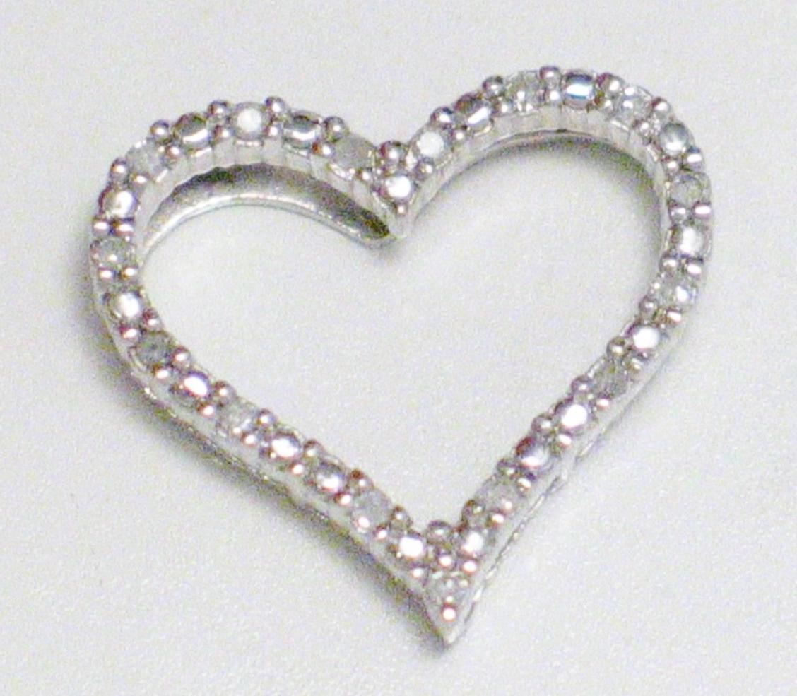 Pendant | Womens Sterling Silver Diamond Heart Pendant | Estate Jewelry online