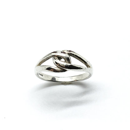 Jewelry used | Sterling Silver Interlocking Knot Design Band Ring sz8.25