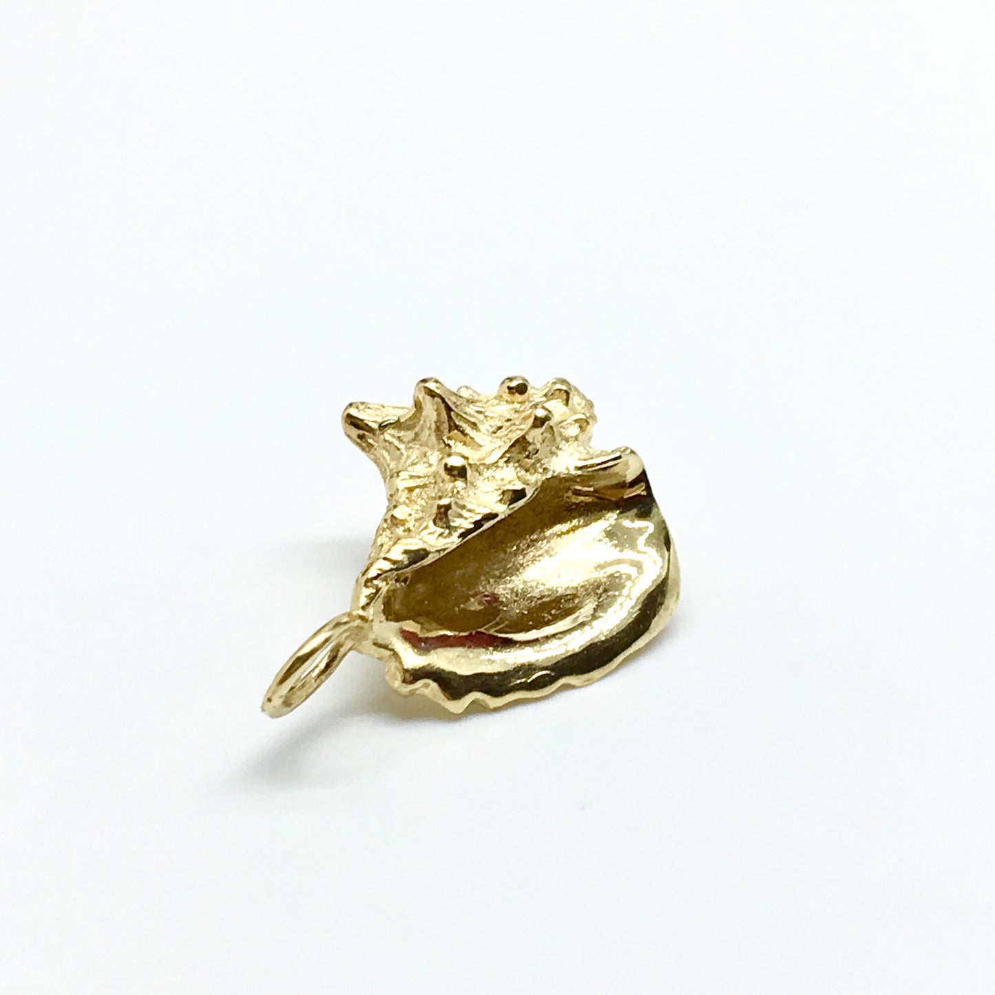 14k Gold 3D Design Queen Conch Shell Pendant