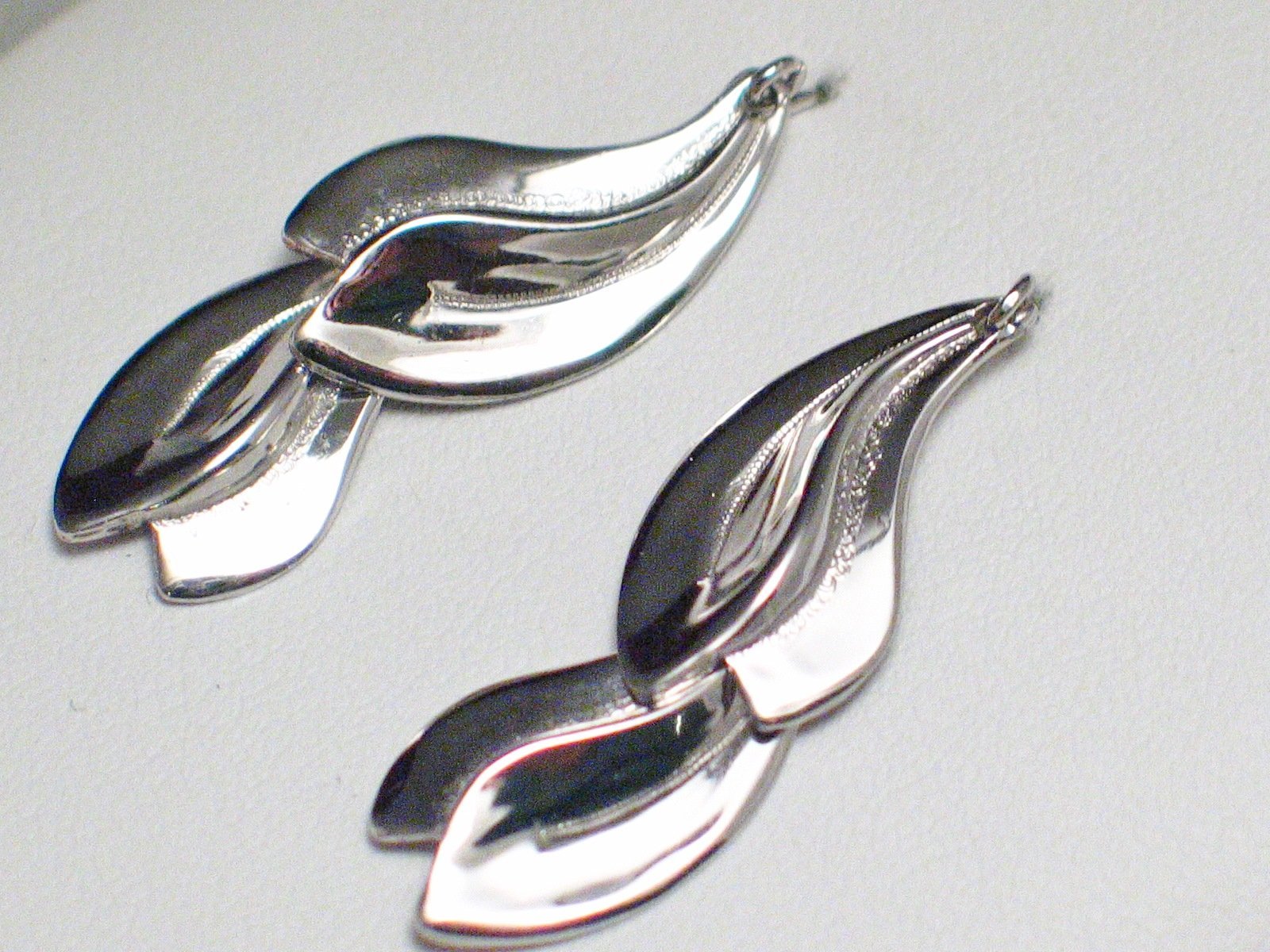 Silver Earrings | Womens Sterling Flirty Wavy Feather Design Dangle Earrings | Estate Jewelry Website