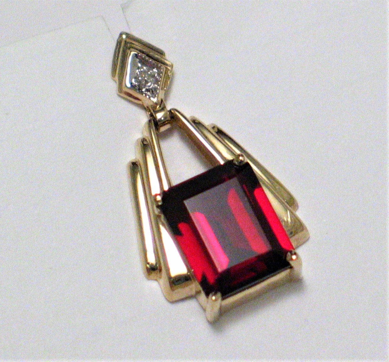 Jewelry Pendant | Womens 10k Gold Luxurious Retro Garnet & Diamond Pendant