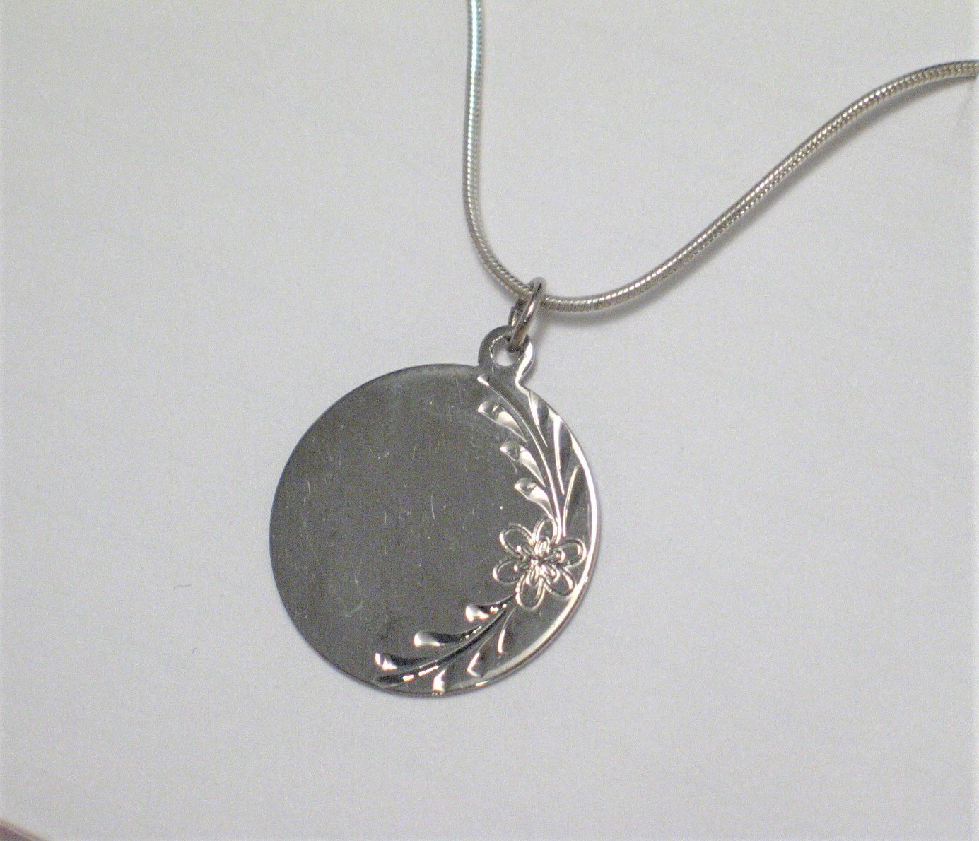 Used Jewelry Necklace | Womens 16" Sterling Silver Etched Floral Design Engraveable Reflective Disc Pendant Necklace