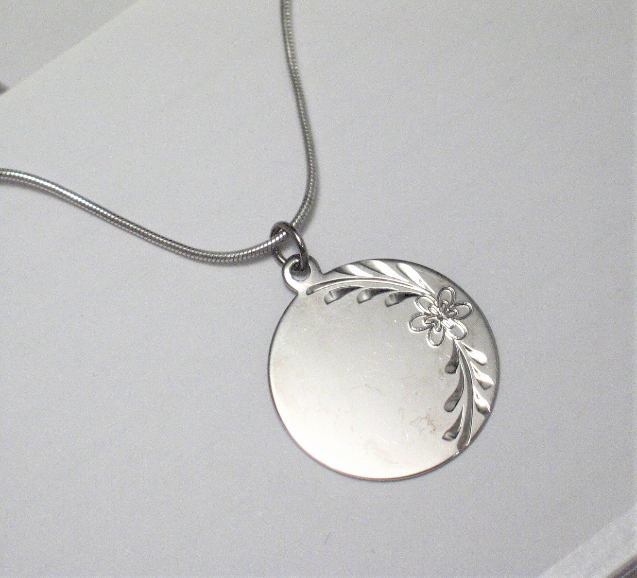 Used Jewelry Necklace | Womens 16" Sterling Silver Etched Floral Design Engraveable Reflective Disc Pendant Necklace