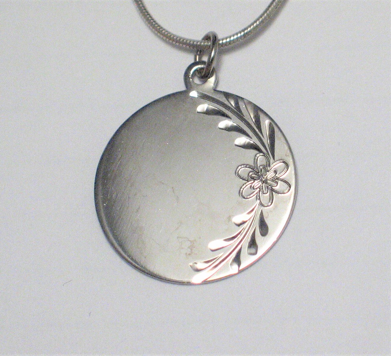 Used Jewelry Necklace | Womens 16" Sterling Silver Etched Floral Design Engraveable Reflective Disc Pendant Necklace