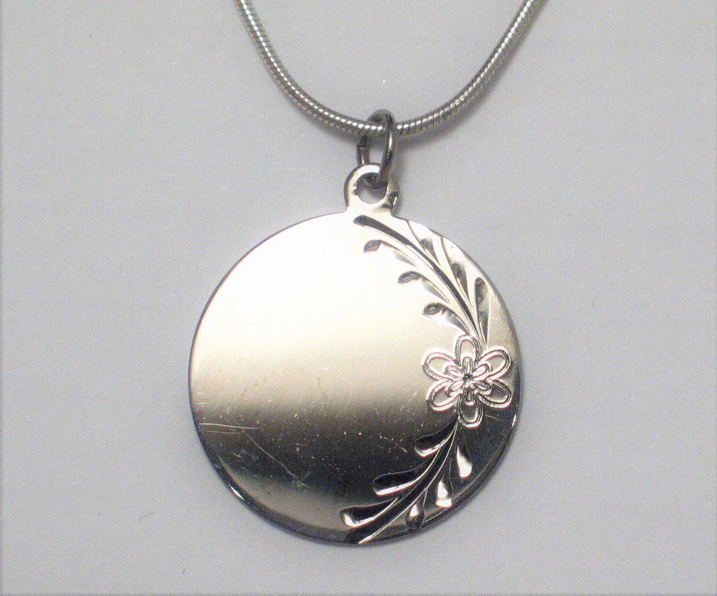 Used Jewelry Necklace | Womens 16" Sterling Silver Etched Floral Design Engraveable Reflective Disc Pendant Necklace