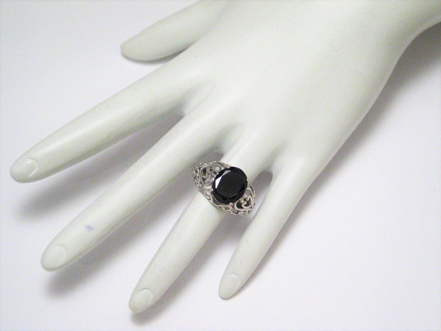 Gemstone Ring, sz5.5 Pre-owned Unique Oval Black Gem Sterling Silver Filigree Ring