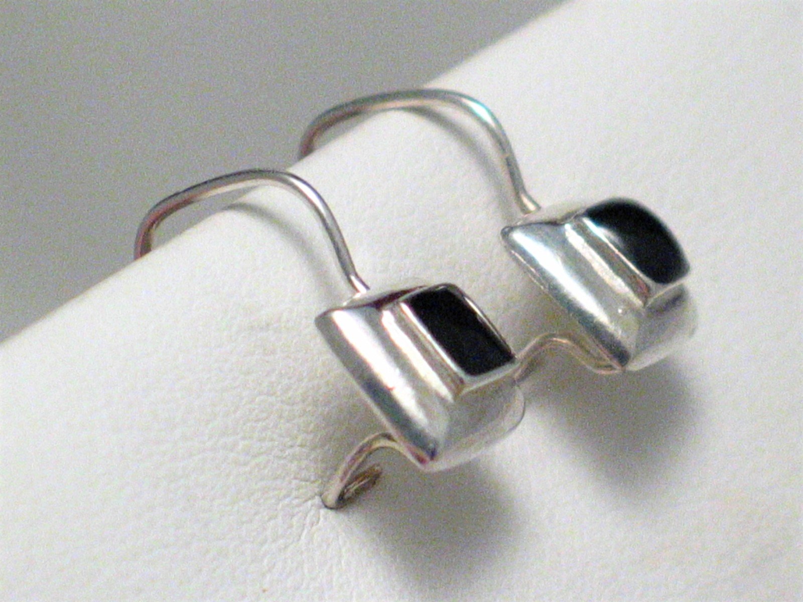 Sterling Silver Earrings, Petite Square Design Black Stone Drop Earrings - Low cost Pre-owned Designer Jewelry