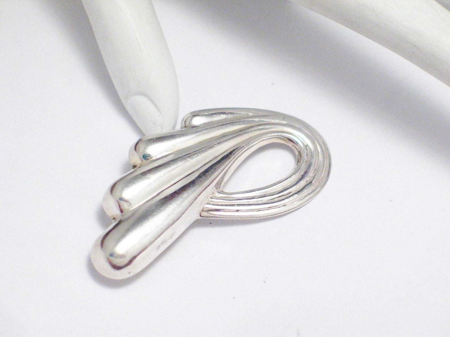 Sterling Silver brooch swoosh Wave design pin ribbed - Blingschlingers Jewelry