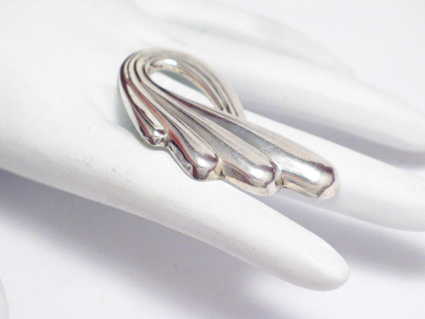 Sterling Silver brooch swoosh Wave design pin ribbed - Blingschlingers Jewelry
