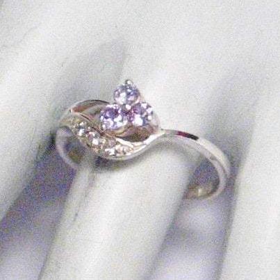 Silver Rings | Women's Petite Sterling Silver Light Purple Flower Ring  8.5 | Estate Jewelry online