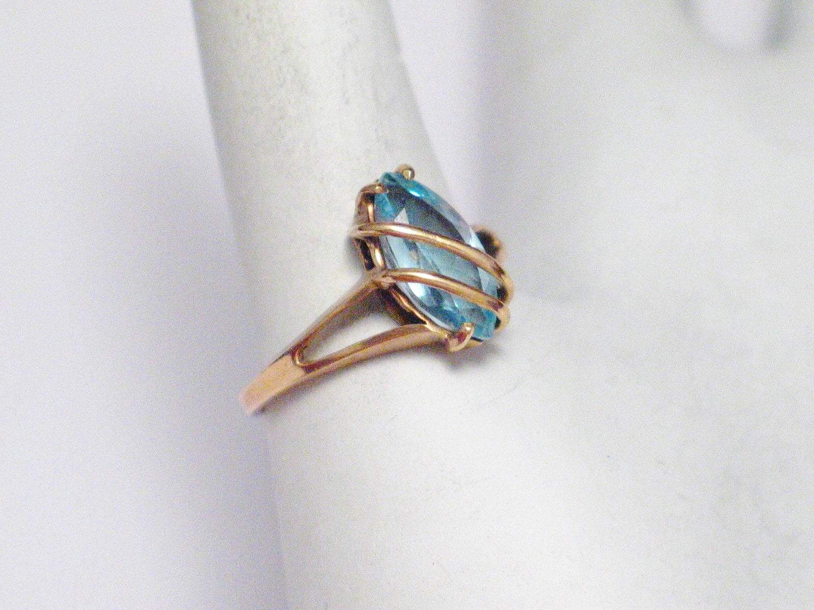 10k Gold Ring, 1980s Marquise Blue Topaz Stone Double Crossover Design Cocktail Ring