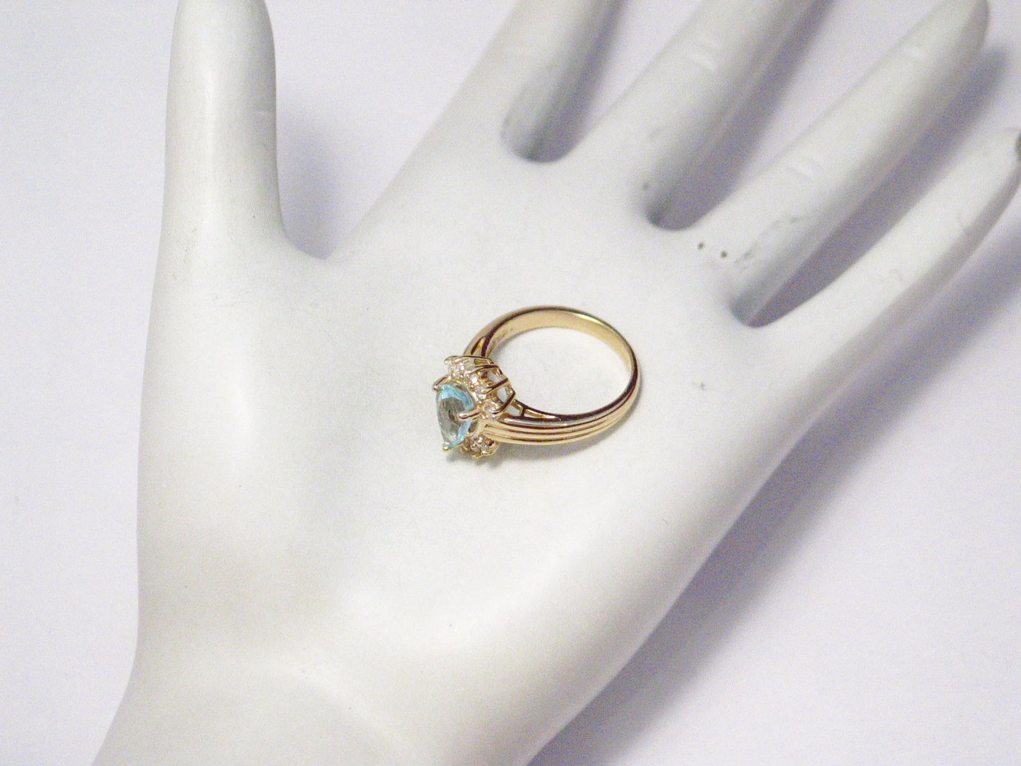 14k Gold Aquamarine Diamond Ring sz 5.75