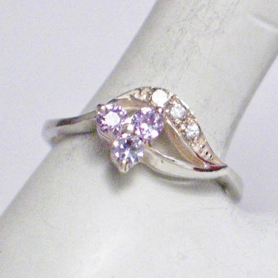 Silver Rings | Women's Petite Sterling Silver Light Purple Flower Ring  8.5 | Estate Jewelry online