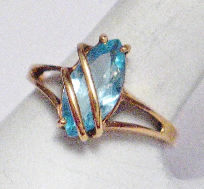 10k Gold Ring, 1980s Marquise Blue Topaz Stone Double Crossover Design Cocktail Ring