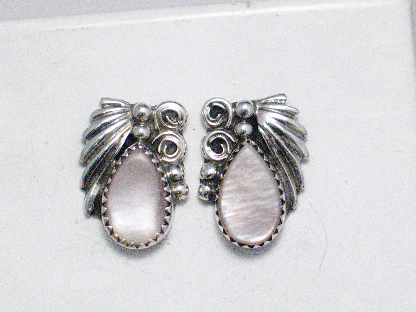Earrings | Vintage Sterling Silver Southwestern Pink Pearl Earrings | Blingschlingers Jewelry
