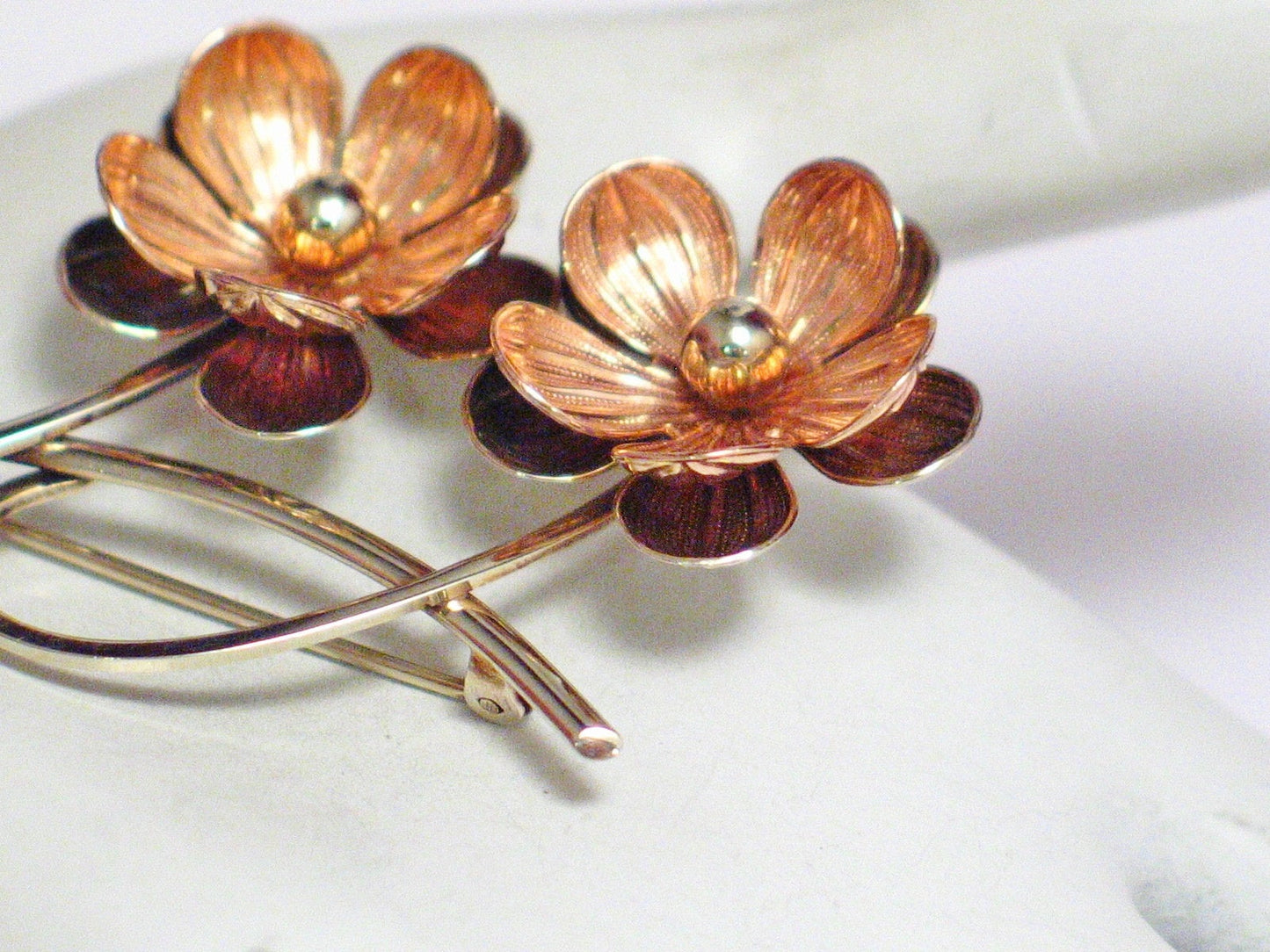 Gold Brooch, Mens Womens Rose & White 10k Gold Flower Brooch Lapel Pin - Vintage Jewelry