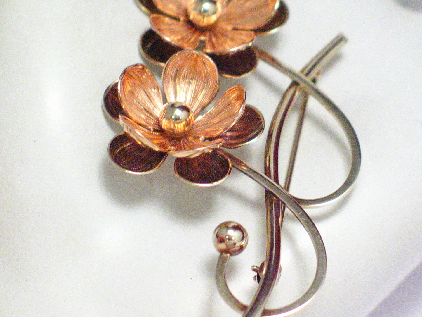 Gold Brooch, Mens Womens Rose & White 10k Gold Flower Brooch Lapel Pin - Vintage Jewelry
