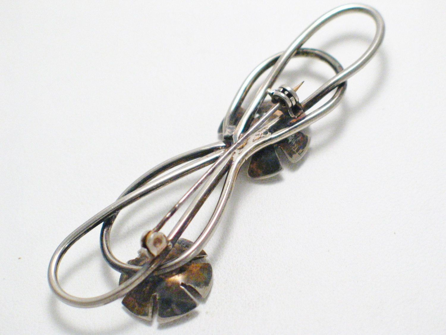 Silver Flower Brooch, Vintage Retro Looped Infinity Bow Design Sterling Silver Brooch / Lapel Pin