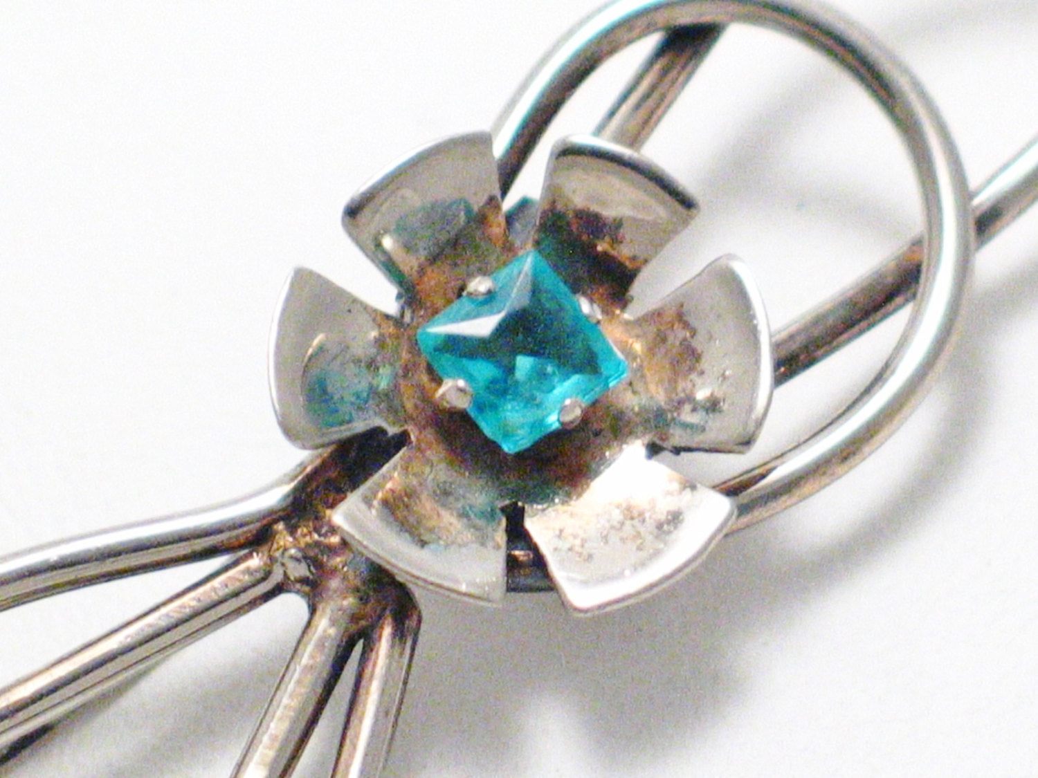 Silver Flower Brooch, Vintage Retro Looped Infinity Bow Design Sterling Silver Brooch / Lapel Pin